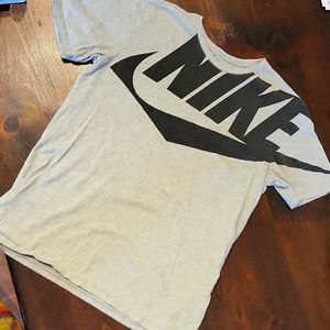 Nike Men's Medium Athletic Cut Sleeve Hit Swoosh T-shirt